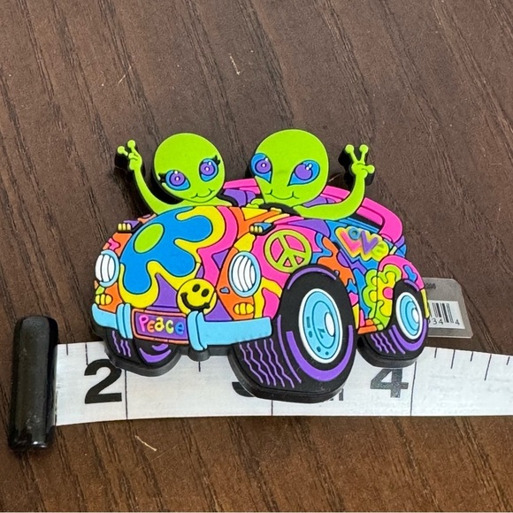 CROCS X LISA FRANK jibbitz Aliens on a 60’s theme Beetle - Picture 7 of 8